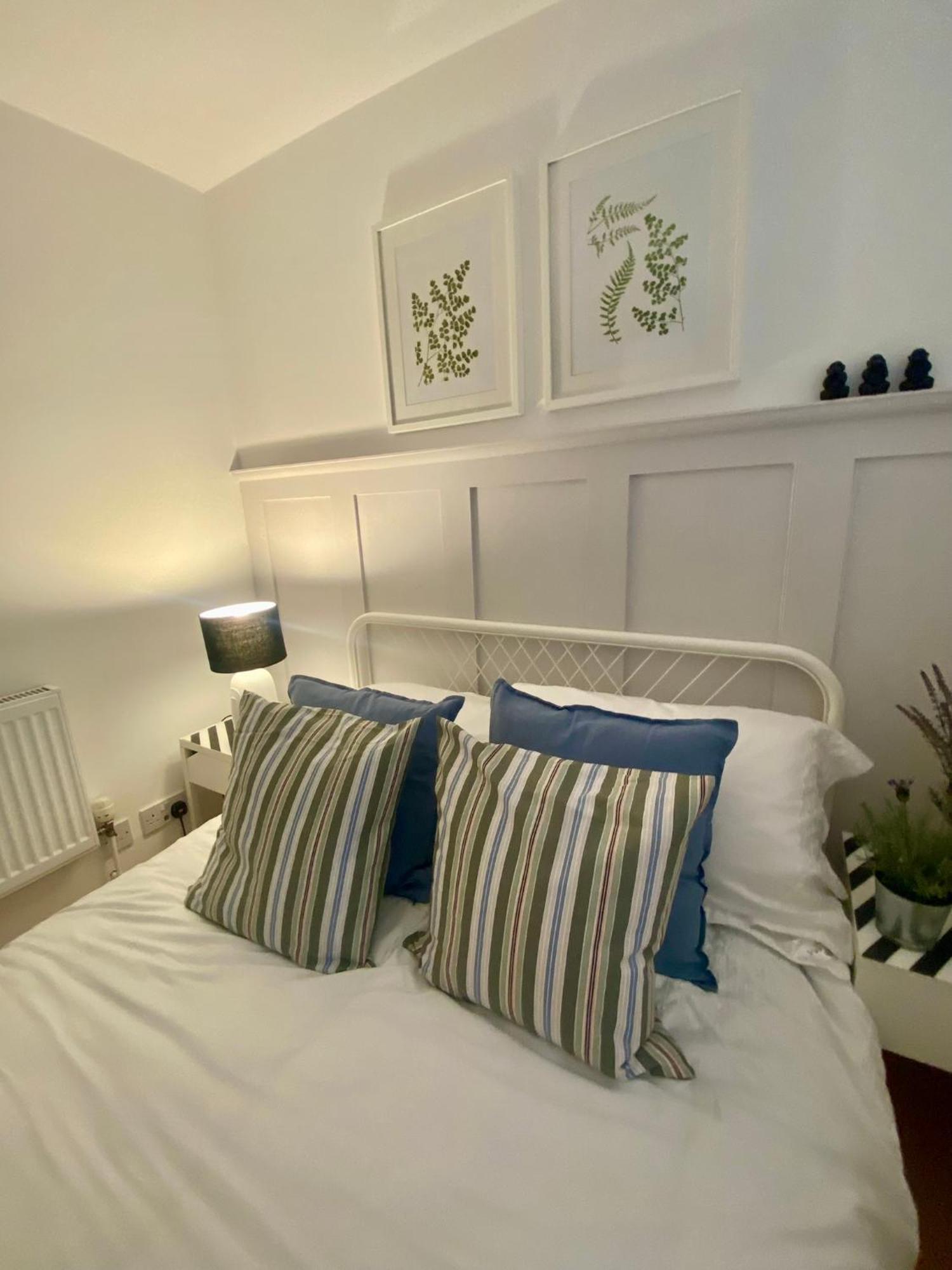 Lakeside View 2, Perton Village Apartment *
